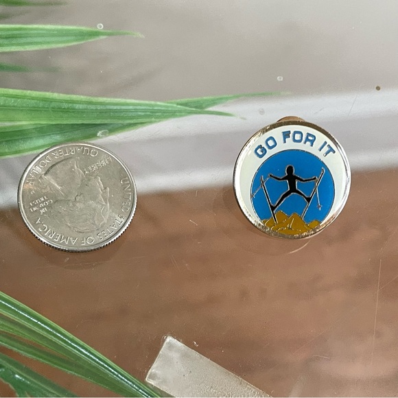 Vintage 1980 Crescent Moon Ski enamel pin badge retro Go For It 80s novelty - Picture 6 of 9